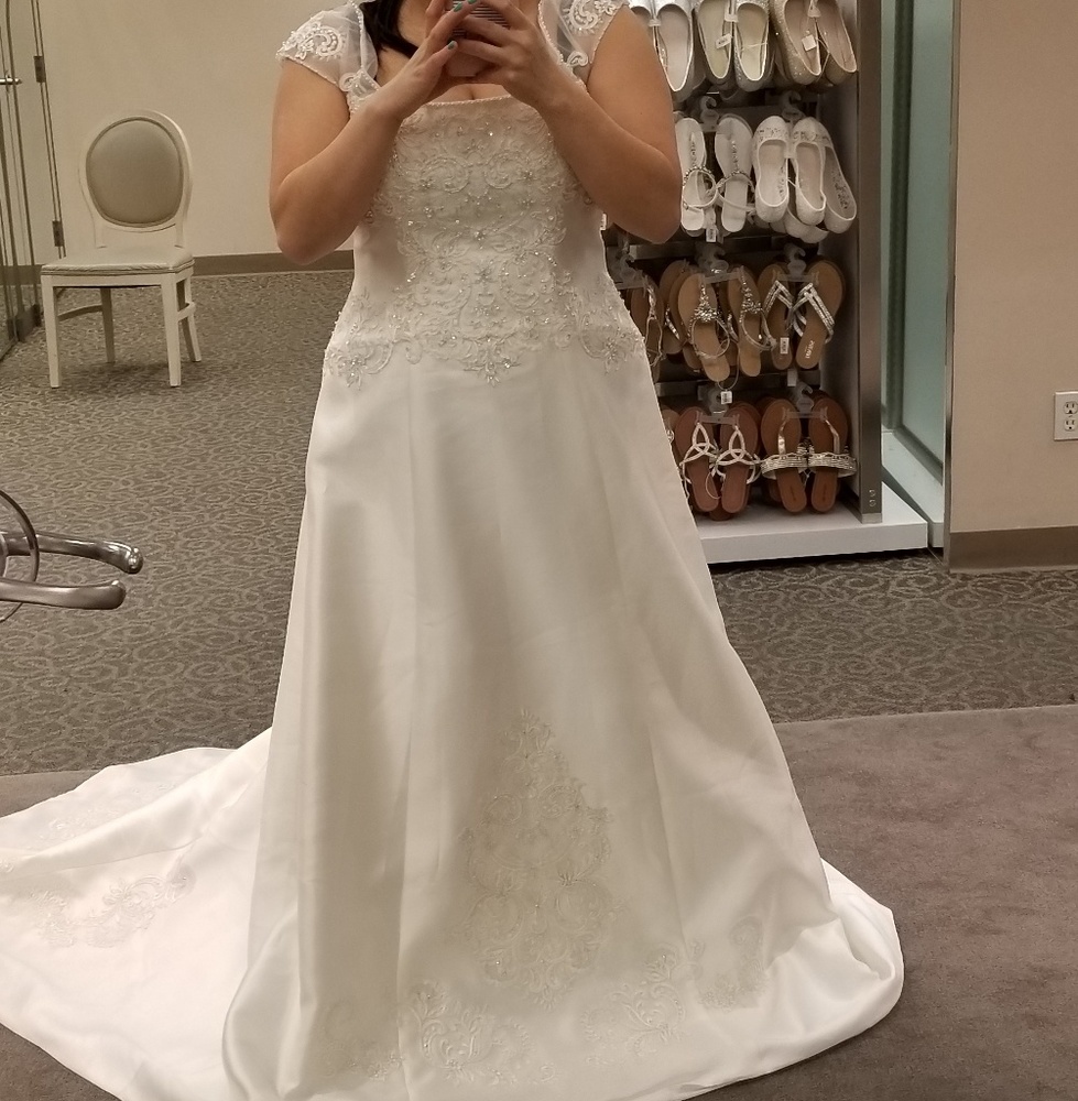 Jewel by David's Bridal A line wedding dress - Picture 8 of 8